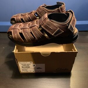 Clarks Brown Walkford Fish Sandals in new condition
